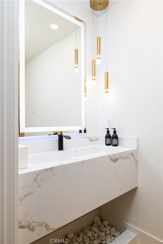 34 Montgomery, Newport Beach, CA 92660