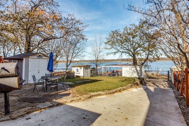 1152 W Lake Drive, Weatherford, TX 76087