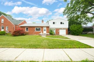 17197 Forest Avenue, Eastpointe, MI 48021