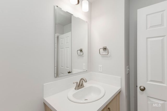 7121 E Kilkenny Ct, Nampa, ID 83687