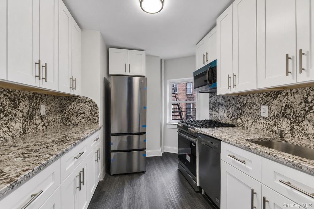 141-12 78th Avenue 3-H, Flushing, NY 11367