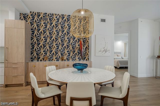 700 Bentwater CIR 103, Naples, FL 34108