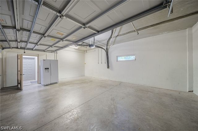 700 Bentwater CIR 103, Naples, FL 34108