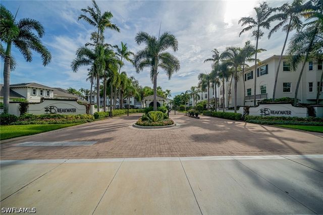 700 Bentwater CIR 103, Naples, FL 34108