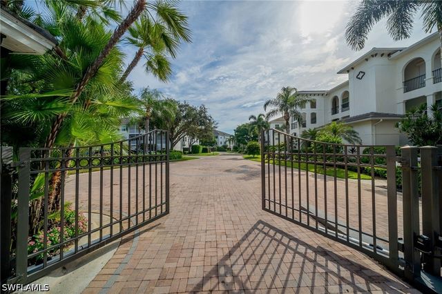 700 Bentwater CIR 103, Naples, FL 34108
