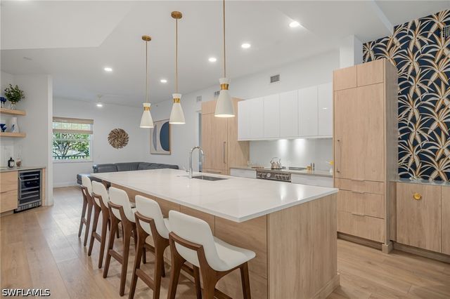700 Bentwater CIR 103, Naples, FL 34108