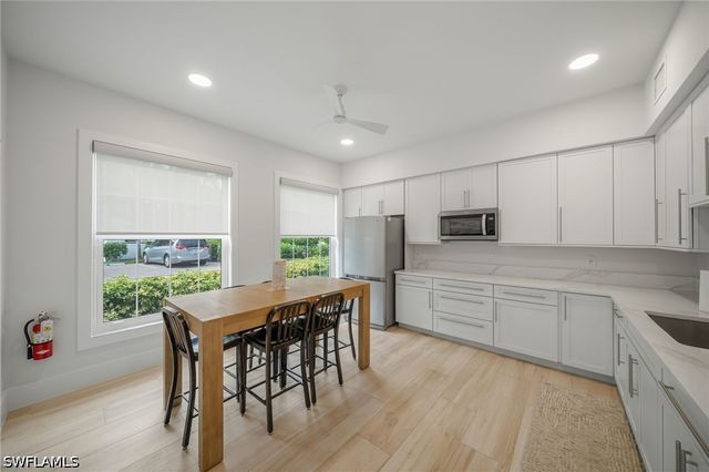 700 Bentwater CIR 103, Naples, FL 34108