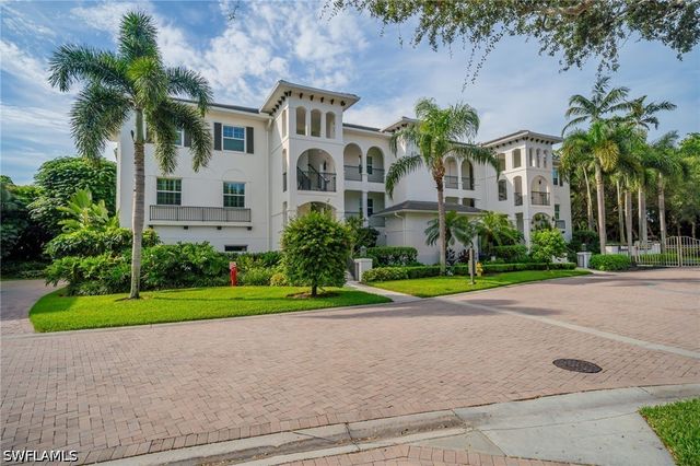 700 Bentwater CIR 103, Naples, FL 34108