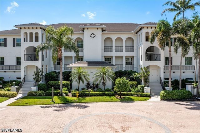 700 Bentwater CIR 103, Naples, FL 34108