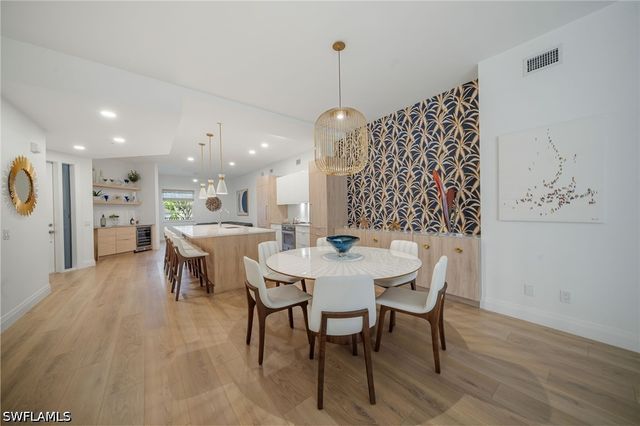 700 Bentwater CIR 103, Naples, FL 34108