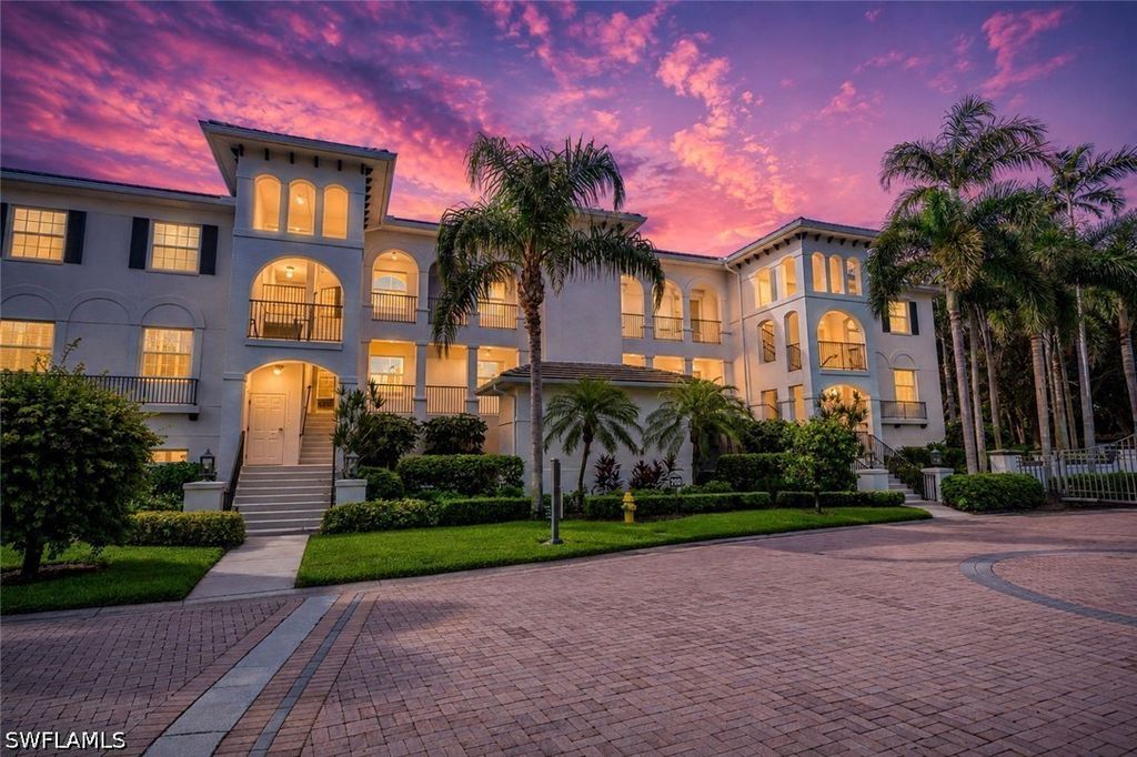 700 Bentwater CIR 103, Naples, FL 34108