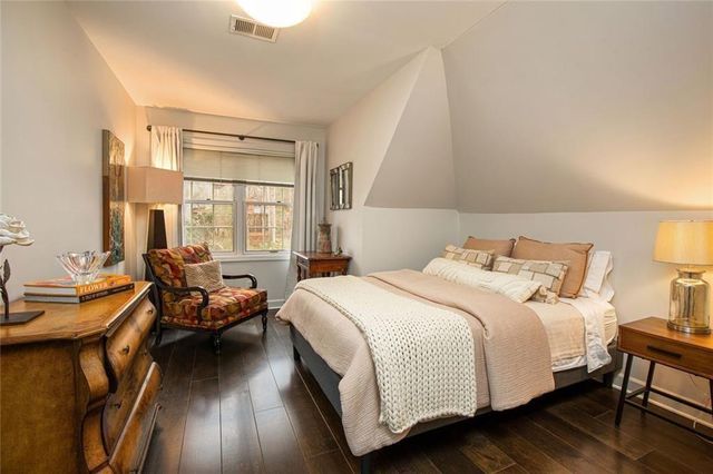 50 Glen Oaks NW Drive, Sandy Springs, GA 30327