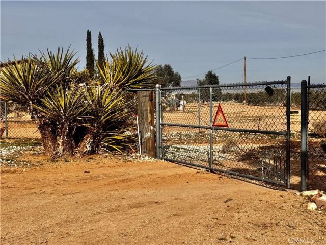 382 Bowman Trail, Landers, CA 92285