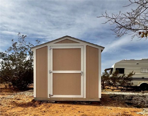 382 Bowman Trail, Landers, CA 92285