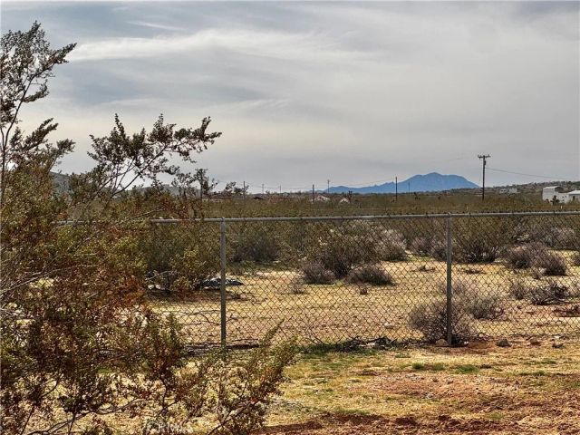 382 Bowman Trail, Landers, CA 92285