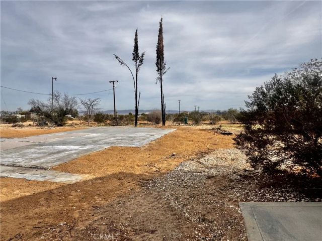 382 Bowman Trail, Landers, CA 92285