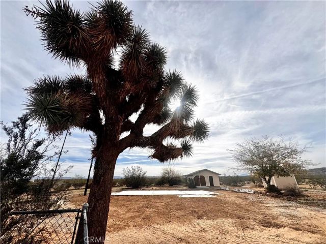 382 Bowman Trail, Landers, CA 92285