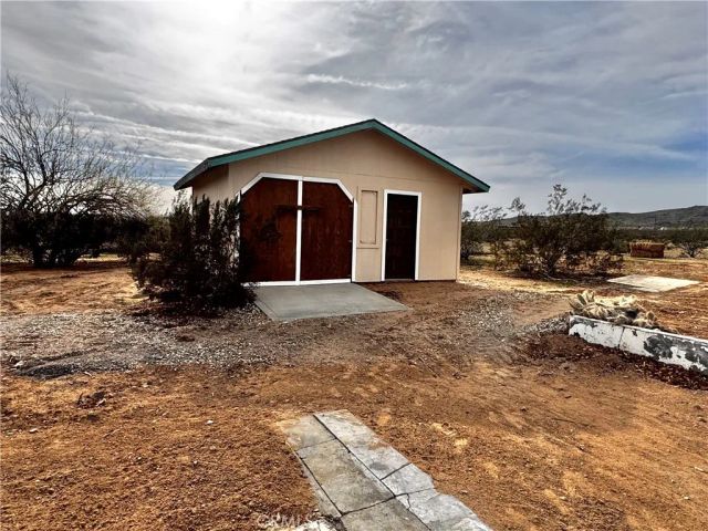 382 Bowman Trail, Landers, CA 92285