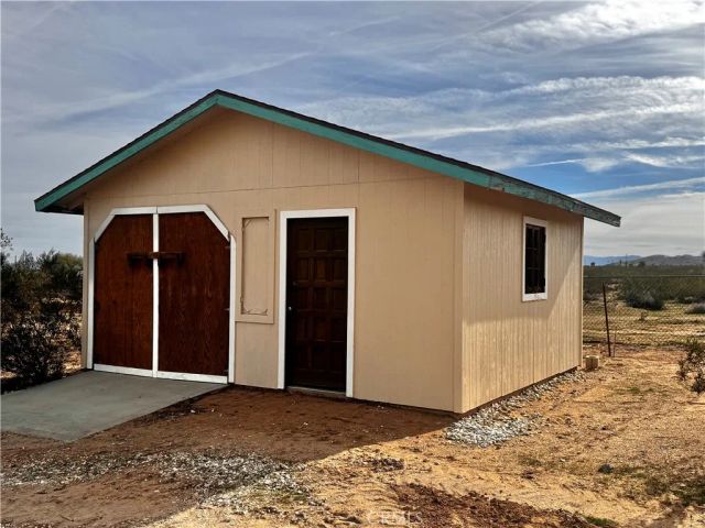 382 Bowman Trail, Landers, CA 92285