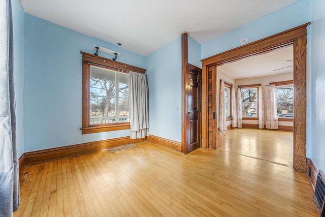 717 W SOUTH PARK AVENUE, Oshkosh, WI 54904