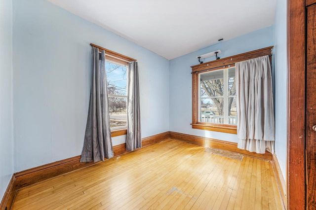 717 W SOUTH PARK AVENUE, Oshkosh, WI 54904