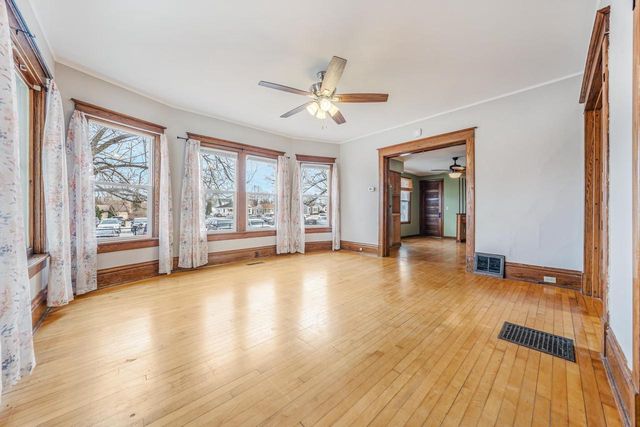 717 W SOUTH PARK AVENUE, Oshkosh, WI 54904