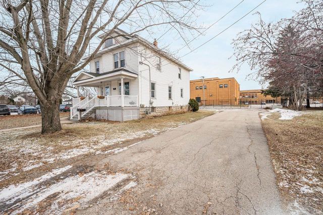 717 W SOUTH PARK AVENUE, Oshkosh, WI 54904