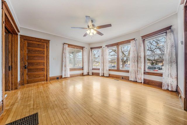 717 W SOUTH PARK AVENUE, Oshkosh, WI 54904