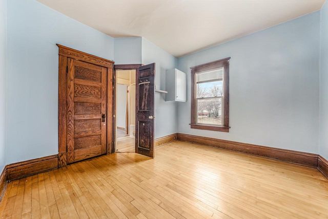 717 W SOUTH PARK AVENUE, Oshkosh, WI 54904