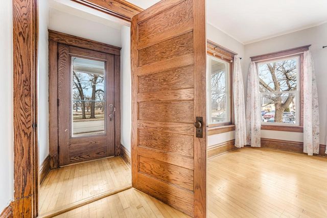 717 W SOUTH PARK AVENUE, Oshkosh, WI 54904