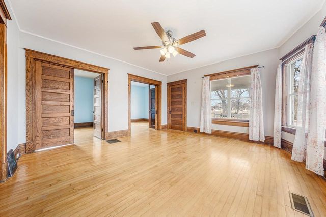 717 W SOUTH PARK AVENUE, Oshkosh, WI 54904