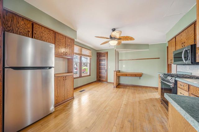 717 W SOUTH PARK AVENUE, Oshkosh, WI 54904