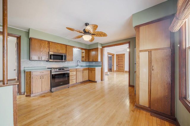 717 W SOUTH PARK AVENUE, Oshkosh, WI 54904