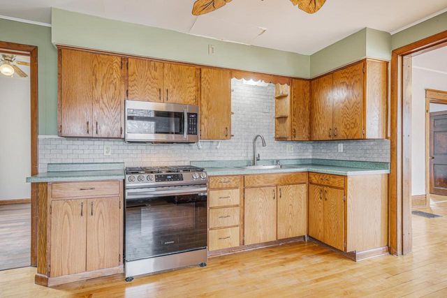 717 W SOUTH PARK AVENUE, Oshkosh, WI 54904