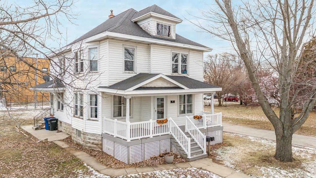 717 W SOUTH PARK AVENUE, Oshkosh, WI 54904