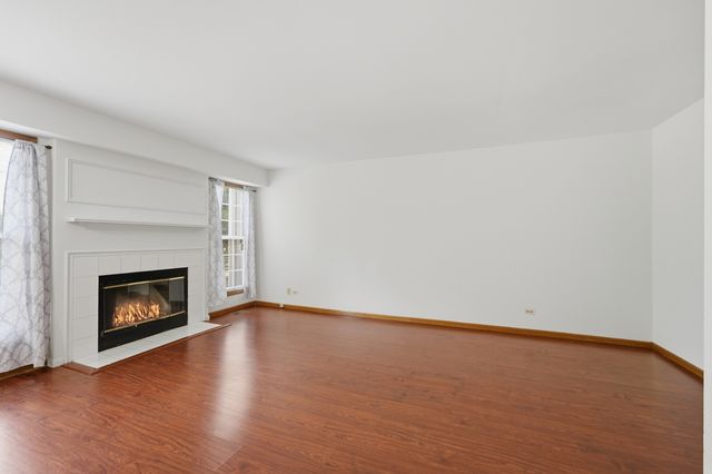 1404 W Sapphire Drive 1404, Hoffman Estates, IL 60192