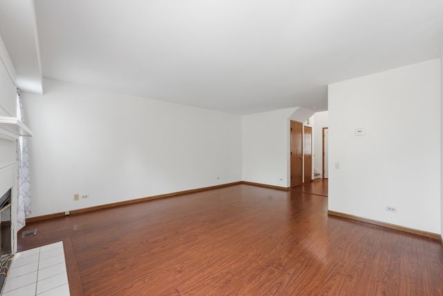 1404 W Sapphire Drive 1404, Hoffman Estates, IL 60192