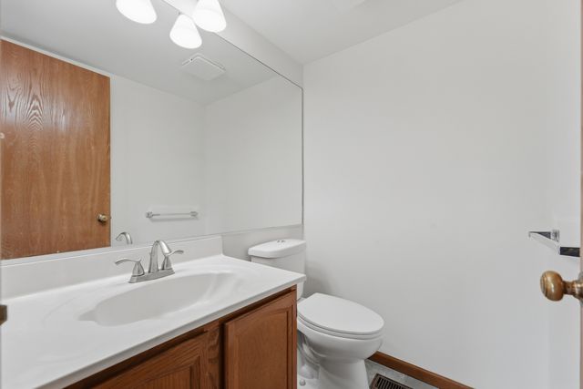 1404 W Sapphire Drive 1404, Hoffman Estates, IL 60192