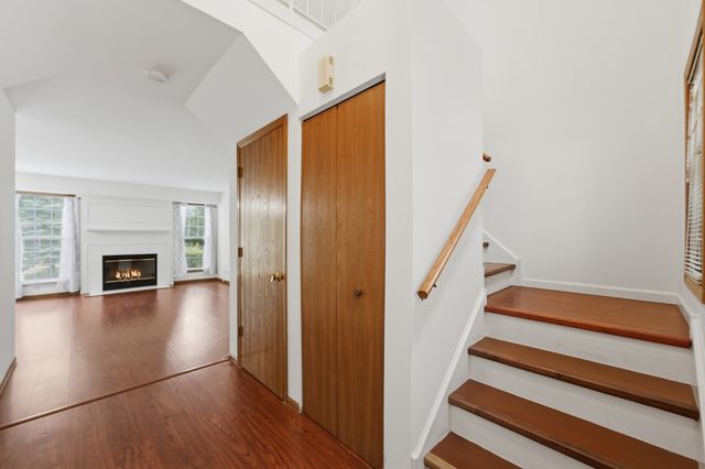 1404 W Sapphire Drive 1404, Hoffman Estates, IL 60192