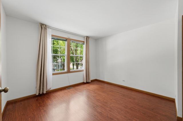 1404 W Sapphire Drive 1404, Hoffman Estates, IL 60192