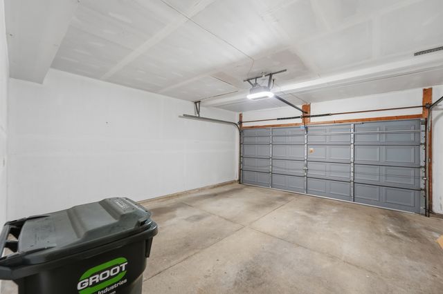 1404 W Sapphire Drive 1404, Hoffman Estates, IL 60192