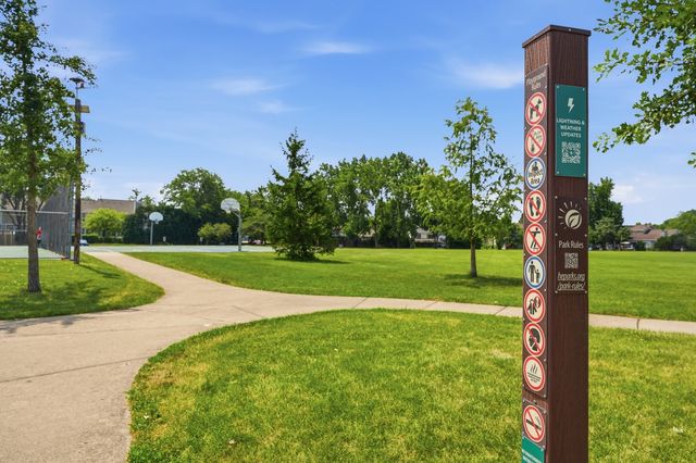 1404 W Sapphire Drive 1404, Hoffman Estates, IL 60192