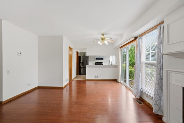 1404 W Sapphire Drive 1404, Hoffman Estates, IL 60192