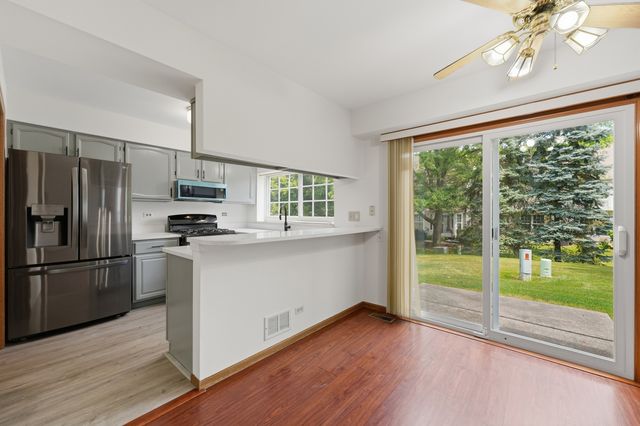 1404 W Sapphire Drive 1404, Hoffman Estates, IL 60192