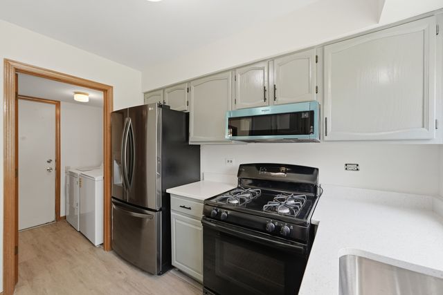 1404 W Sapphire Drive 1404, Hoffman Estates, IL 60192