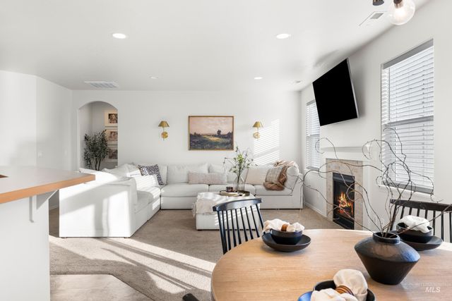 2413 W Foxglove Dr, Nampa, ID 83686