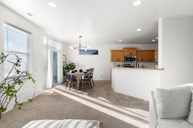 2413 W Foxglove Dr, Nampa, ID 83686