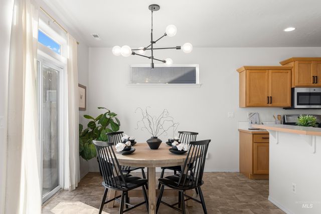 2413 W Foxglove Dr, Nampa, ID 83686