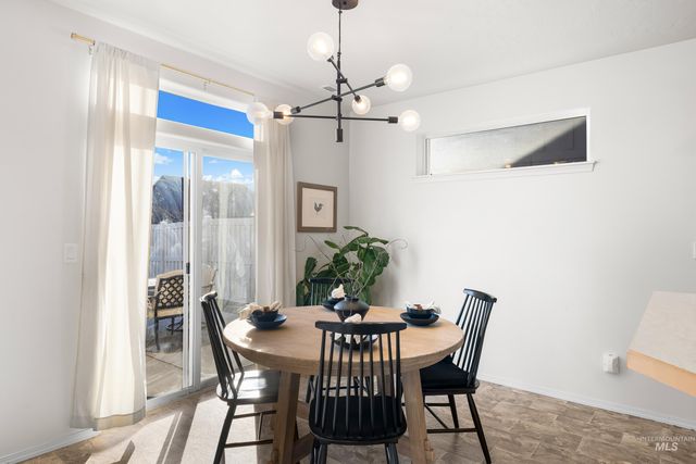 2413 W Foxglove Dr, Nampa, ID 83686