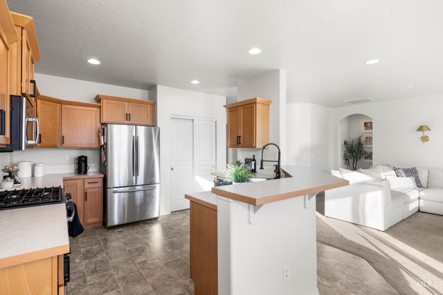 2413 W Foxglove Dr, Nampa, ID 83686